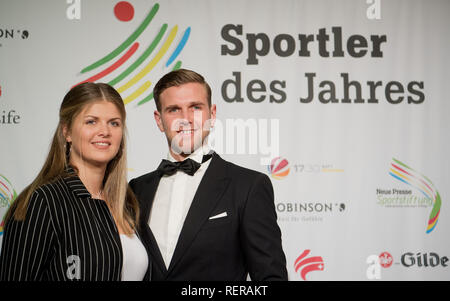 Hannover, Deutschland. 22 Jan, 2019. Anna-Lena Füllkrug und ihr Bruder Niclas Füllkrug, die beide Fußball für Hannover 96 spielen, kommen auf die neue Presse Gala zu Hannovers Sportler des Jahres gewählt werden. Die Wahl von Hannovers Sportler des Jahres hat eine familiäre Angelegenheit geworden: Niclas Füllkrug und seine Schwester Anna-Lena, die beide Fußball für Hannover 96 spielen, haben die beiden ersten Platz von den Lesern der "Neuen Presse" gewählt worden. Credit: Julian Stratenschulte/dpa/Alamy leben Nachrichten Stockfoto