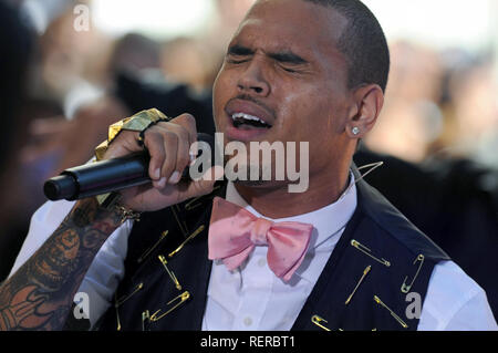 NEW YORK, NY - 15. Juli: Chris Brown führt auf NBC's "Heute" am Rockefeller Plaza am 15. Juli 2011 in New York, USA. Personen: Chris Brown Stockfoto