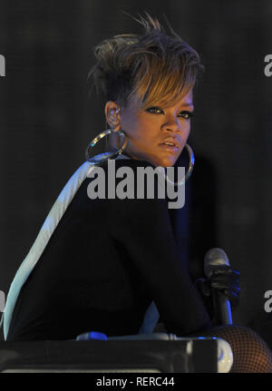MIAMI BEACH, FL - 04. Februar: Sängerin Rihanna führt auf der Bühne bei der Pepsi Super Bowl Fan Jam, am 4. Februar in Miami Beach, Florida, 2010. Personen: Rihanna Stockfoto