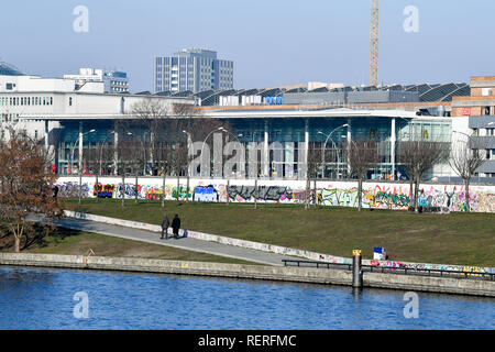 Berlin, Deutschland. 22 Jan, 2019. Panoramablick über der Spree, der East Side Gallery und das Gebäude der Ostbahnhof. Foto: Jens Kalaene/dpa-Zentralbild/ZB/dpa/Alamy leben Nachrichten Stockfoto