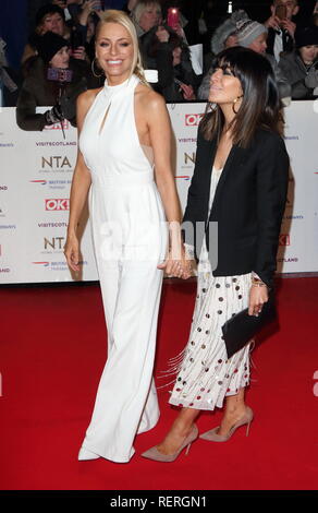 Tess Daly und Claudia Winkleman sind auf dem roten Teppich während des National Television Awards in der O2, Halbinsel Square in London gesehen. Stockfoto