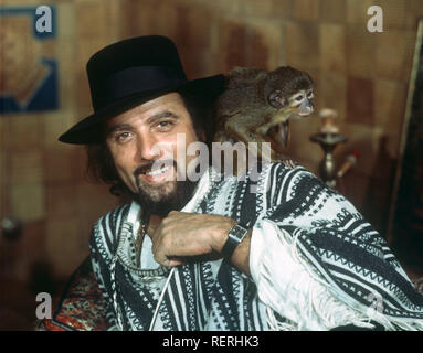Der französische Sänger und Komponist Danyel Gerard ('Butterfly') im Januar 1977 auf seiner Farm in der Nähe von Paris. | Verwendung weltweit Stockfoto