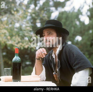 Der französische Sänger und Komponist Danyel Gerard ('Butterfly') im Januar 1977 auf seiner Farm in der Nähe von Paris. | Verwendung weltweit Stockfoto