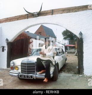 Der französische Sänger und Komponist Danyel Gerard ('Butterfly') im Januar 1977 auf seiner Farm in der Nähe von Paris. | Verwendung weltweit Stockfoto