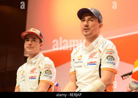 MotoGP - Repsol Honda Team Präsentation - Campus Repsol, Madrid, Spanien - Januar 23, 2019 Ehemalige Repsol Fahrer Mick Doohan (L) und Alex Criville (R) mit von Repsol Marc Marquez und Jorge Lorenzo während der Präsentation Cordon drücken Sie Stockfoto