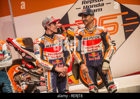 Repsol Campus, Madrid Spanien. 23. Januar, 2019. Honda HRC Moto GP Team Präsentation. MArc Marquez und Jorge Lorenzo während der Show Credit: Alessandro Avondo/Alamy leben Nachrichten Stockfoto