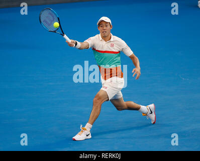 Melbourne Park, Melbourne, Australien. 23 Jan, 2019. Australian Open Tennis, Tag 10; Kei Nishikori von Japan gibt die Kugel gegen Novak Djokovic aus Serbien Credit: Aktion plus Sport/Alamy leben Nachrichten Stockfoto