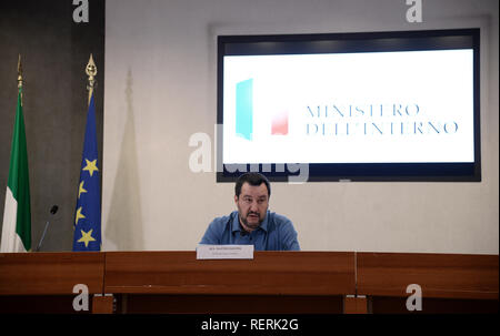 Foto Fabio Cimaglia/LaPresse 23-01-2019 Roma Politica Ministero dell'Interno. Conferenza stampa Di Matteo Salvini Nella foto Matteo Salvini Foto Fabio Cimaglia/LaPresse 23-01-2019 Roma (Italien) Politik Viminale. Pressekonferenz von Matteo Salvini Im pic Matteo Salvini Stockfoto