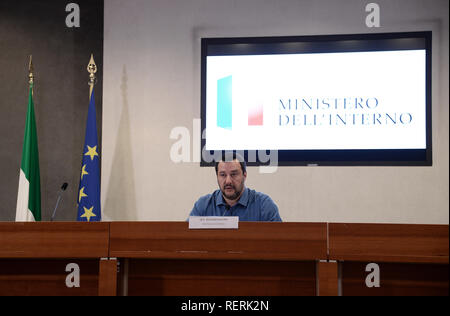 Foto Fabio Cimaglia/LaPresse 23-01-2019 Roma Politica Ministero dell'Interno. Conferenza stampa Di Matteo Salvini Nella foto Matteo Salvini Foto Fabio Cimaglia/LaPresse 23-01-2019 Roma (Italien) Politik Viminale. Pressekonferenz von Matteo Salvini Im pic Matteo Salvini Stockfoto