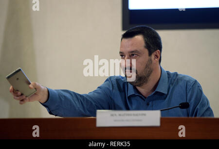 Foto Fabio Cimaglia/LaPresse 23-01-2019 Roma Politica Ministero dell'Interno. Conferenza stampa Di Matteo Salvini Nella foto Matteo Salvini Foto Fabio Cimaglia/LaPresse 23-01-2019 Roma (Italien) Politik Viminale. Pressekonferenz von Matteo Salvini Im pic Matteo Salvini Stockfoto