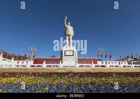 Statue von Mao Tse-tung, Vorsitzenden der Kommunistischen Partei Chinas, Lijiang, Yunnan, China Stockfoto