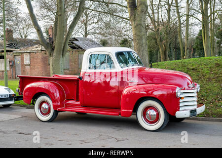 1953 Chevrolet pick up truck in Bicester Heritage Center. Oxfordshire, England Stockfoto