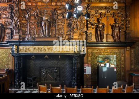 16. jahrhundert Kamin und Kamin im Stadtrat die Kammer am Brugse Vrije, ehemaliger Gericht/Gerichtsgebäude in der Stadt Brügge, Flandern, Belgien Stockfoto