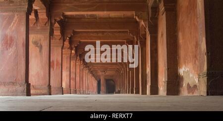 Kolonnade im Panch Mahal Palace, UNESCO-Weltkulturerbe, Fatehpur Sikri, Uttar Pradesh, Indien, Südasien Stockfoto