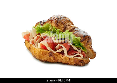 Croissant Sandwich mit Schinken Schinken und Salat auf Weiß Stockfoto