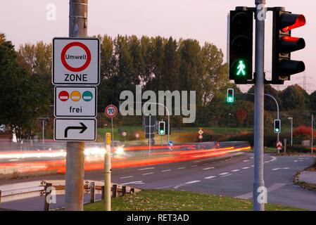 Umweltzone Hinweisschild an der B224, Brauk Straße, Bottrop, Nordrhein-Westfalen Stockfoto