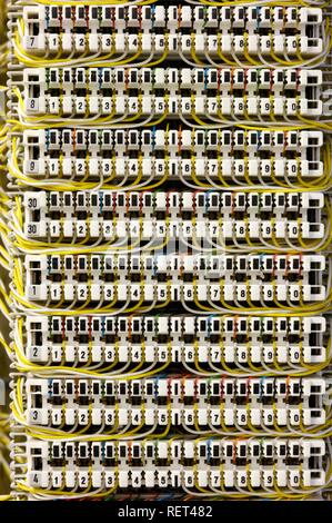 Telefonzentrale, Knotenpunkt der Telefonanschlüsse, Mainframe Computer, Rechenzentrum eines Unternehmens Stockfoto