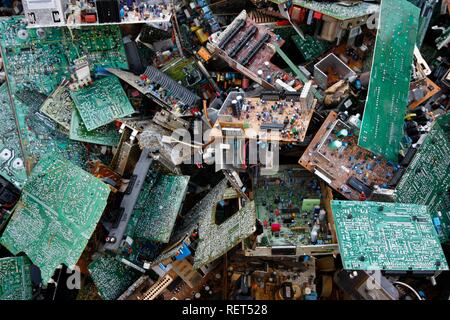 Elektroschrott, computer Teile von ausrangierte Computer sortiert, beim Recycling Hof, Deutschland Stockfoto