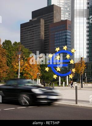 Der Euro Monument im Bankenviertel, Frankfurt, Hessen Stockfoto