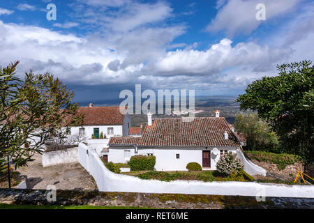 Weiße Häuser im Dorf Marvão, Alto Alentejo, Portugal Stockfoto