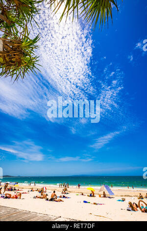 Die schönen, sonnigen Sommertag an Noosa Beach, Sunshine Coast, Queensland, Australien. Stockfoto