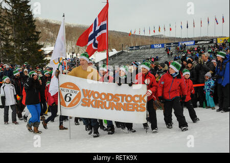 KILLINGTON, USA - November 24: Öffnen der Parade an der Zielbereich, unten von Superstar Spur während der Audi FIS Alpine Ski World Cup Damen Riesenslalom. Stockfoto