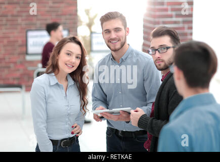 Junge Geschäftsleute Gruppe treffen im Konferenzraum und Stockfoto