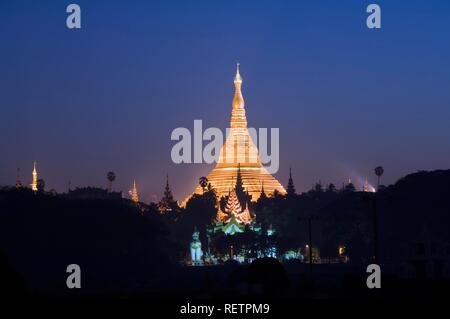 Vor Sonnenaufgang, goldenen Stupa Shwedagon Pagode, Yangon, Myanmar, Birma, Südostasien Stockfoto