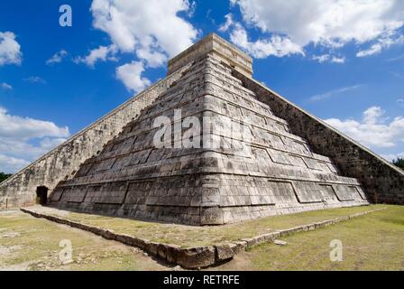 Chichen Itza, trat Pyramide des Kukulkan, El Castillo, Yucatan, Mexiko, UNESCO Weltkulturerbe Stockfoto