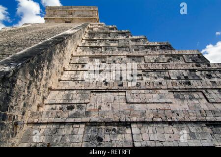 Chichen Itza, Treppen der abgestuften Pyramide des Kukulkan, El Castillo, Yucatan, Mexiko, UNESCO Weltkulturerbe Stockfoto