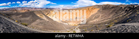 Panoramablick auf Ubehebe Crater in Death Valley National Park, Kalifornien Stockfoto