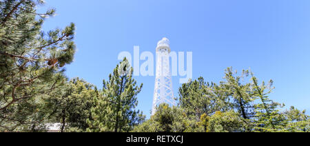 Die 150-Fuß-Solar Tower auf der Spitze des Mt Wilson (1910 gebaut) ist in erster Linie für die Aufzeichnung der magnetischen Feldverteilung in der gesamten Sun?s sev Gesicht verwendet Stockfoto