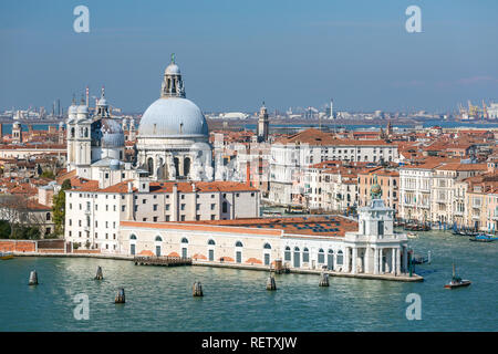 Waterfront Blick auf Santa Maria della Salute in Venedig, Italien Stockfoto