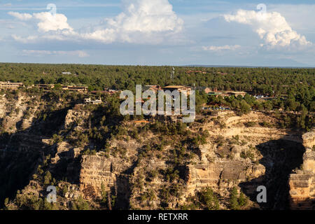 Der Grand Canyon village gesehen von der Maricopa Point Pfad, Grand Canyon National Park, Arizona, USA. Stockfoto