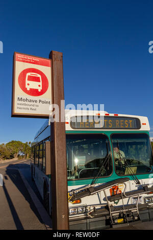 Der Grand Canyon South Rim Shuttle Bus Stop am Mohave Point, Grand Canyon National Park, Arizona, USA. Stockfoto