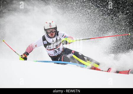 Zagreb, Kroatien - 6. Januar 2019: Istok Rodes aus Kroatien konkurriert während des Audi FIS Alpine Ski World Cup Mens Slalom, Snow Queen Trophy 2019 in Stockfoto