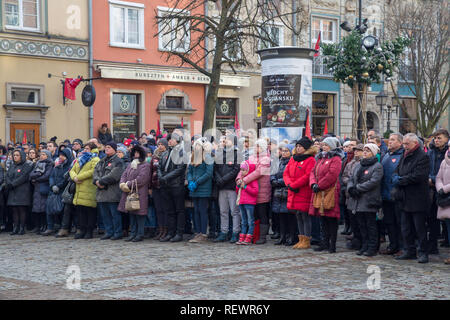 Massen von Menschen Trauer Bürgermeister der Stadt Pawel Ottar während seiner Beerdigung Zeremonie Stockfoto