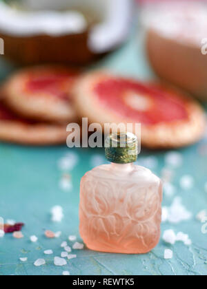 Ein Detail Foto von Softproof-modus Öl oder Parfüm Flasche Stockfoto