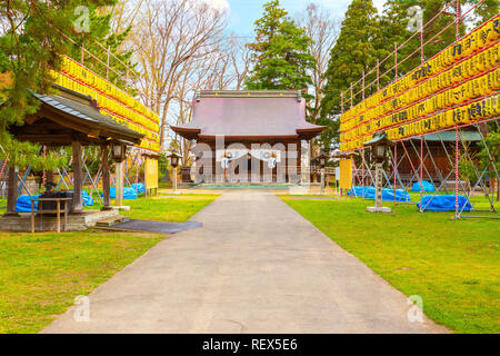 Hirosaki, Japan - 23 April 2018: Aomoriagatamamorukuni Heiligtum in Hirosaki Park, einer der schönsten sakura Punkt in der Region Tohoku und Japan Stockfoto