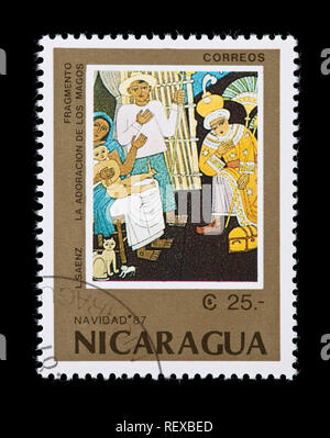 Briefmarke aus Nicaragua mit der Darstellung eines L. Saenz Malerei der Anbetung der Heiligen Drei Könige Stockfoto
