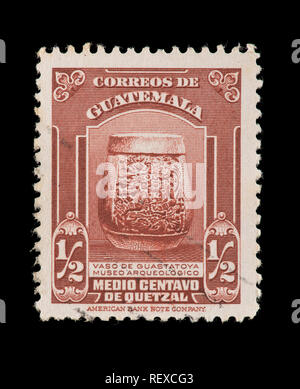 Briefmarke aus Guatemala, die Vase mit Guastatoya. Stockfoto