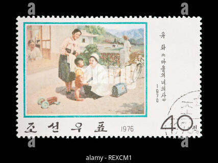 Briefmarke her Nordkorea (DVRK), eine moderne koreanische Malerei (Doctress des Dorfes) Stockfoto