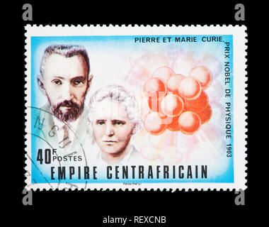 Briefmarke aus der Zentralafrikanischen Republik, Pierre und Marie Curie, entdecken der Radioaktivität. Stockfoto