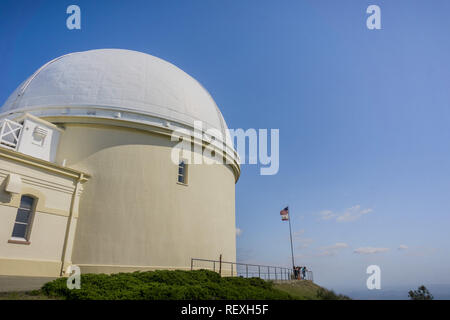 Mai 7, 2017 San Jose/CA/USA - Kuppel des historischen Gebäudes der Lick Observatory - Mount Hamilton, South San Francisco Bay Stockfoto