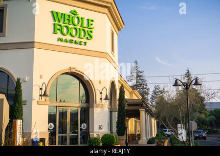 September 2, 2017 Santa Clara/CA/USA - Der Whole Foods Supermarkt in Santa Clara Square Marketplace, South San Francisco Bay Area. Stockfoto