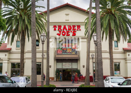 November 2, 2017 Sunnyvale/CA/USA - Eintritt in eines der Trader Joe Supermärkte in der San Francisco Bay Area. Stockfoto