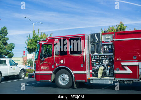 November 11, Sunnyvale 2017/CA/USA - Feuerwehr in der Innenstadt von San Jose, San Francisco Bay geparkt Stockfoto