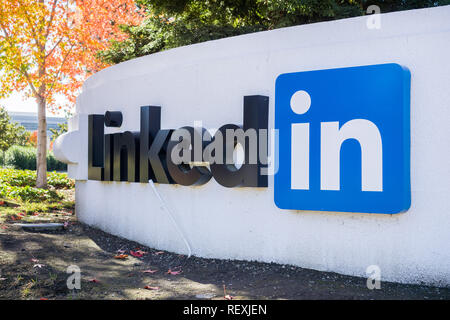 November 17, Sunnyvale 2017/CA/USA - Große LinkedIn Schild am Sunnyvale Büros, Silicon Valley, San Francisco Bay Area. Stockfoto