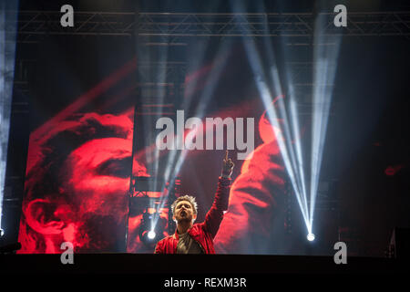 NOVI SAD, Serbien - 15. JULI 2018: David Guetta, einem französischen DJ und techno Electro Producer, auf der Bühne während der von Exit Festival 2018 Bild Stockfoto