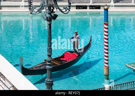 Las Vegas, Nevada, USA - 1. September 2017: Die GONDEL am Grand Canal im Venetian Resort Hotel und Casino. Dieses luxuriöse Hotel am 3. Mai eröffnete, 19. Stockfoto